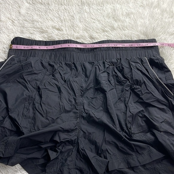 Fabletics Ultra High-Waisted Piped Nylon Short - Picture 5 of 7